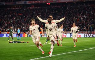 Alphonso Davies celebrates