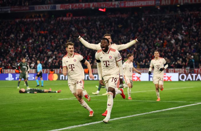 Alphonso Davies celebrates