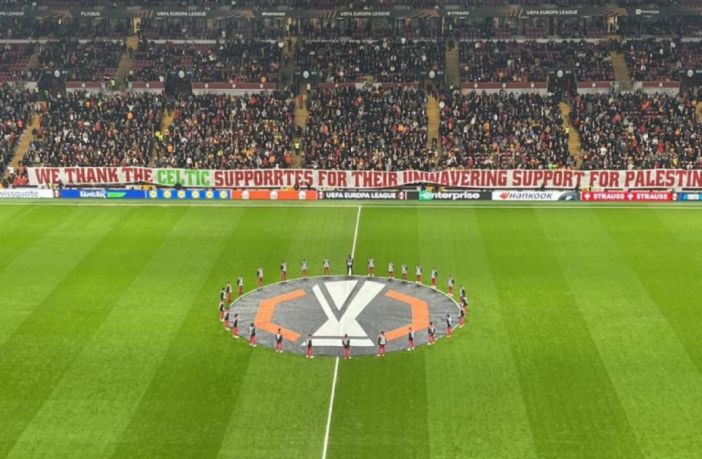 Galatasaray fans thank Celtic supporters