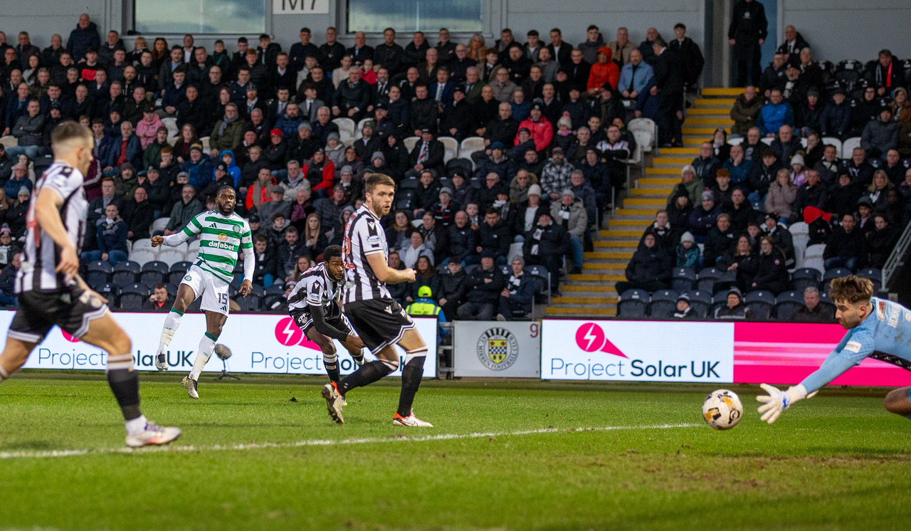 Jeffrey Schlupp scores