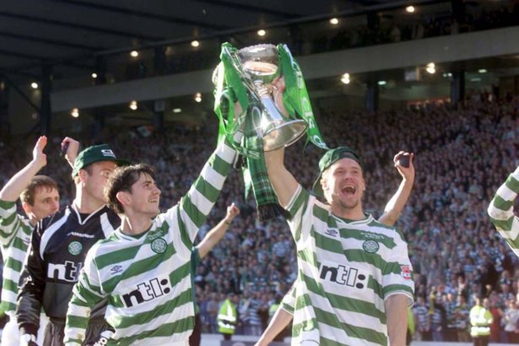 Jackie McNamara and Johan Mjällby lift the League Cup