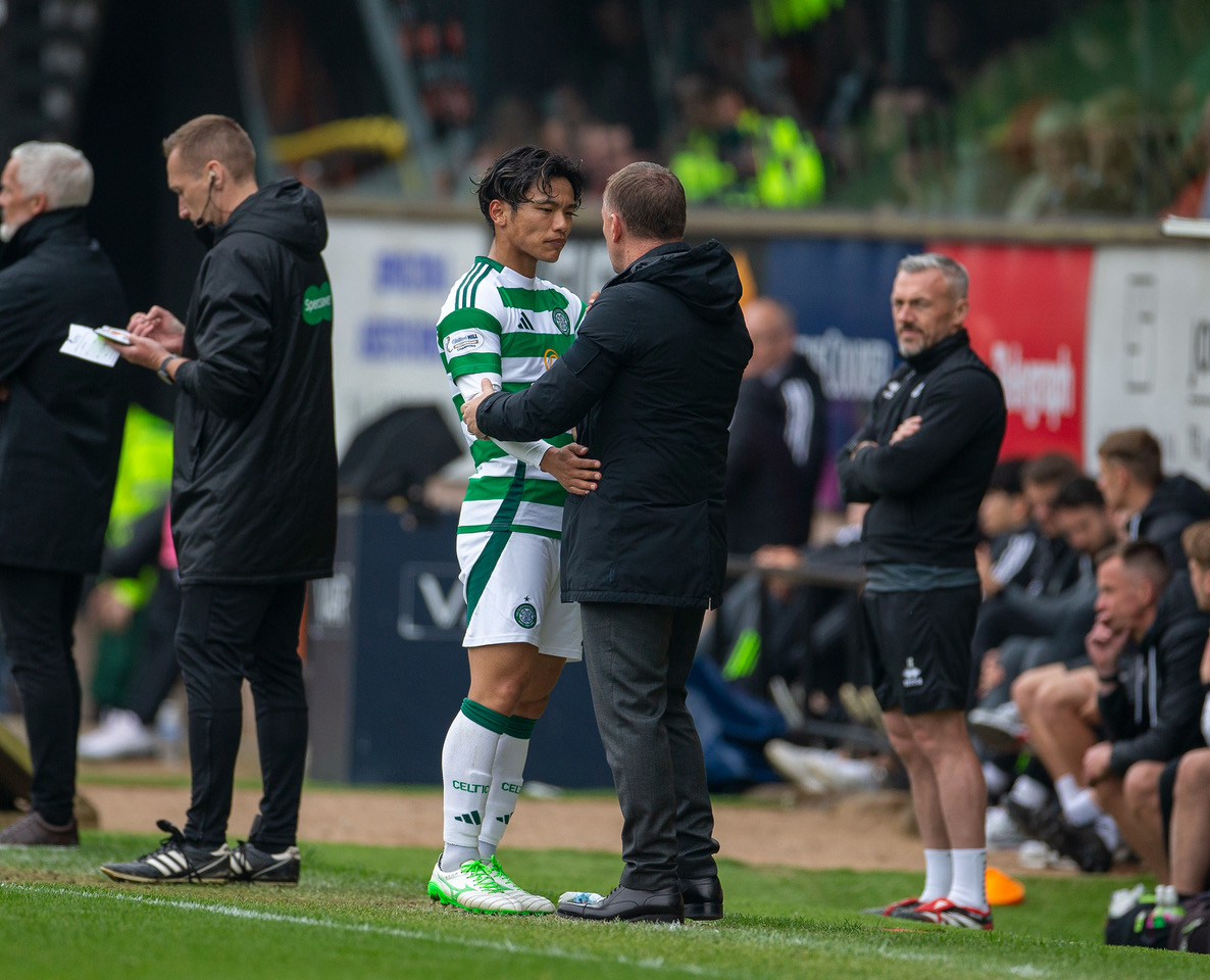 Brendan Rodgers talks to Reo Hatate