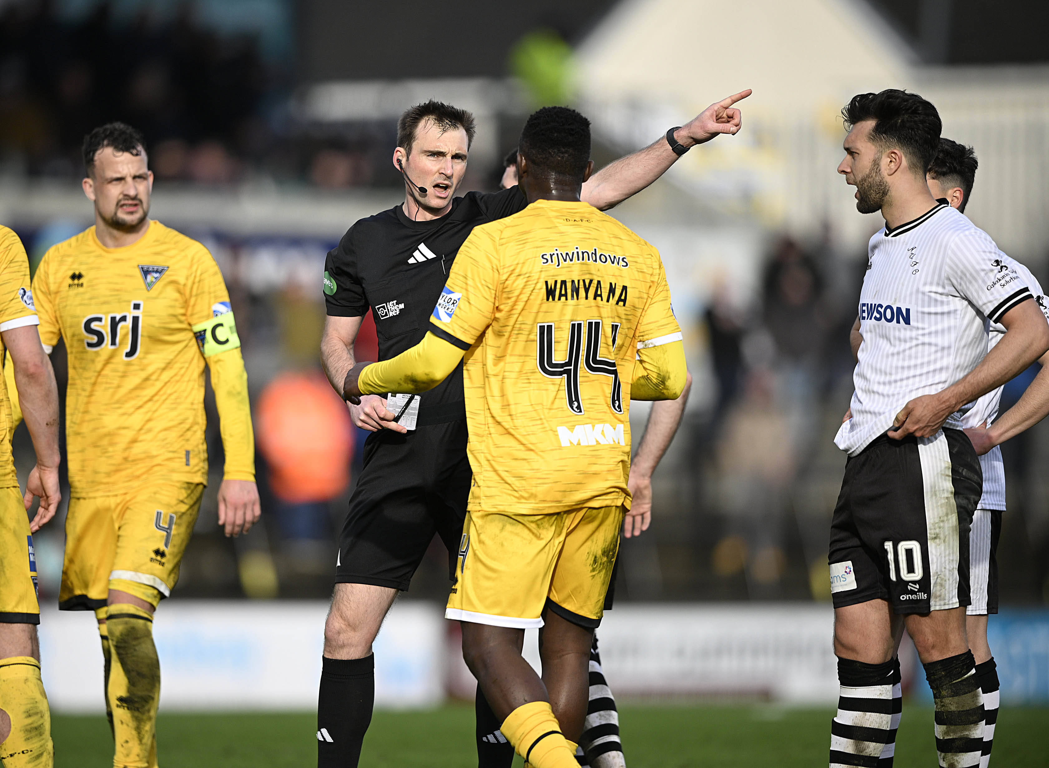 Victor Wanyama is sent off at Ayr