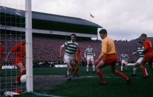 Willie Wallace scores