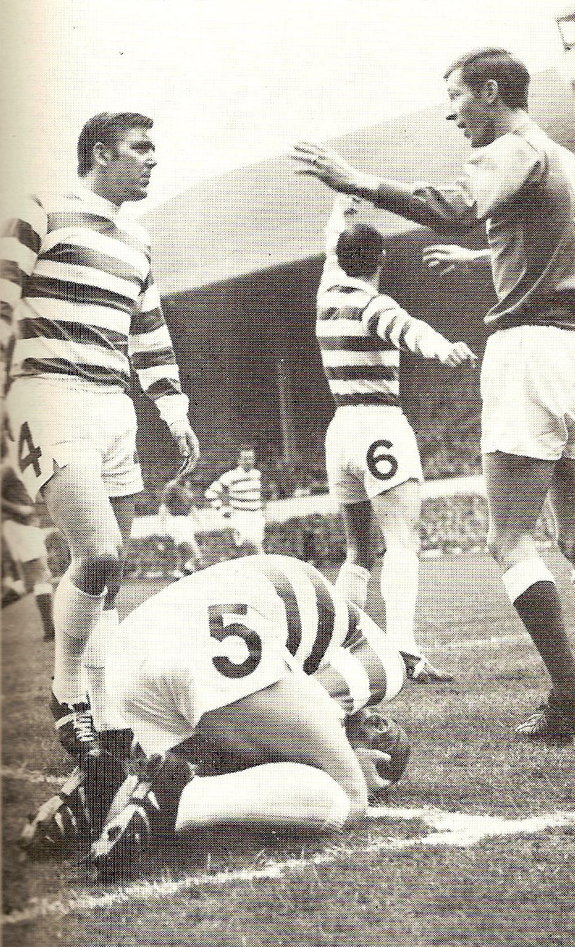 Bobby Murdoch gives Alex Ferguson the stare