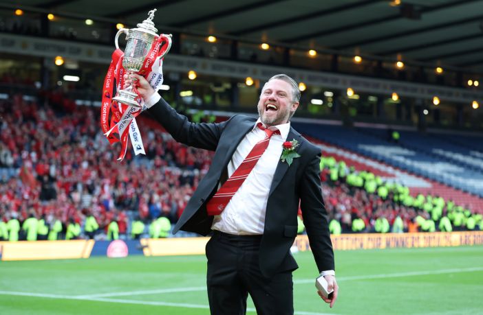 Aberdeen manager Jimmy Thelin lifts the trophy