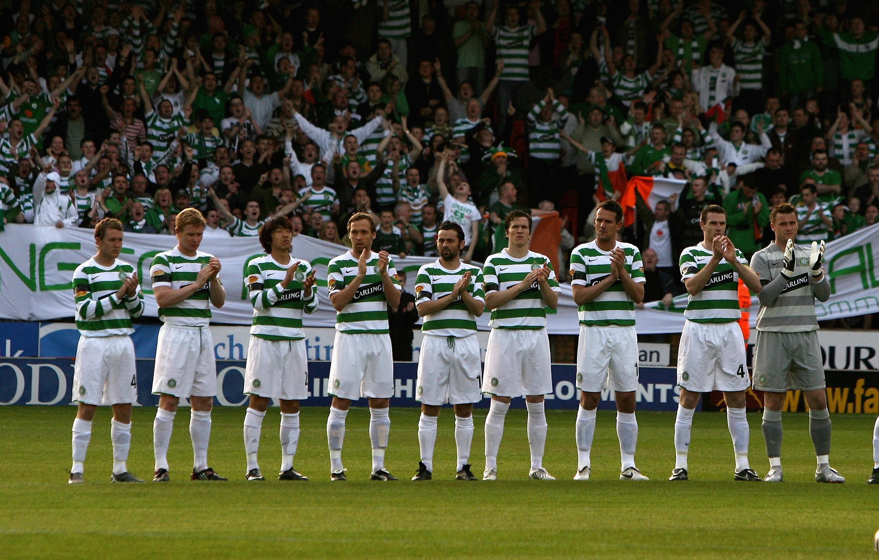 Celtic players line up in honour of Tommy Burns 