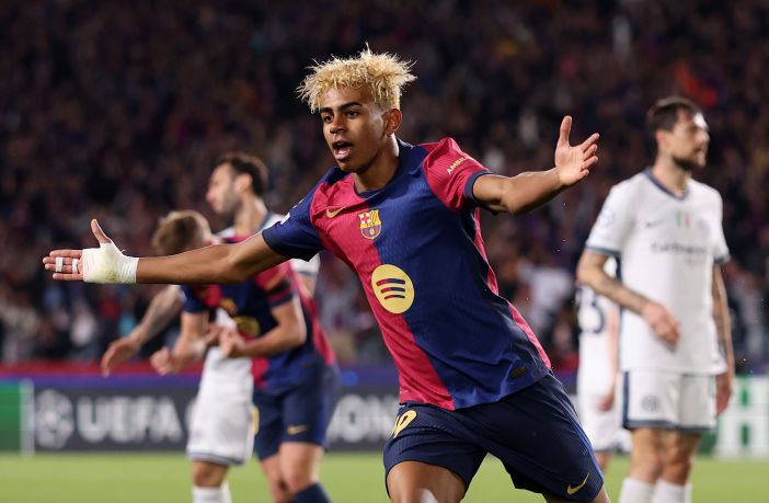 Lamine Yamal celebrates