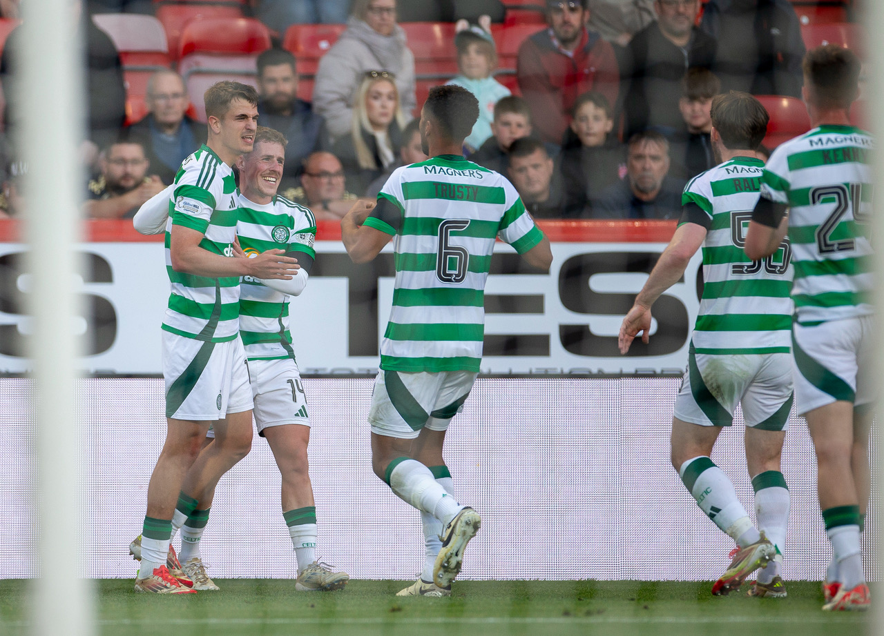 Maik Nawrocki celebrates