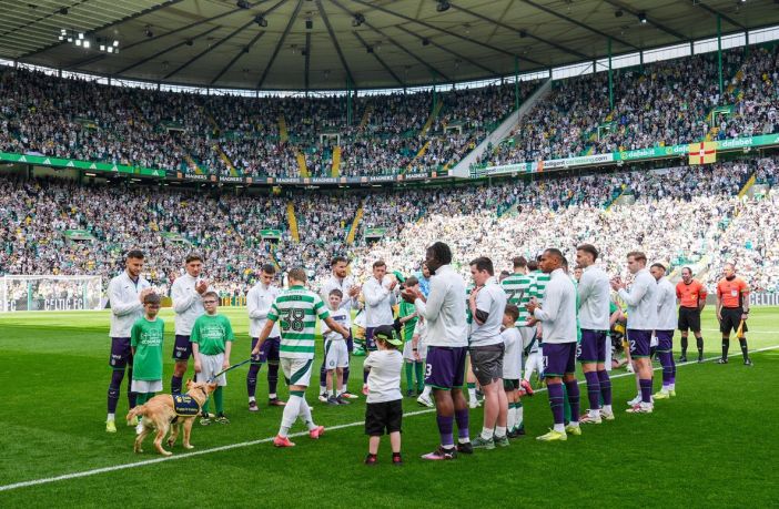 Hibs give Celtic a Guard of Honour