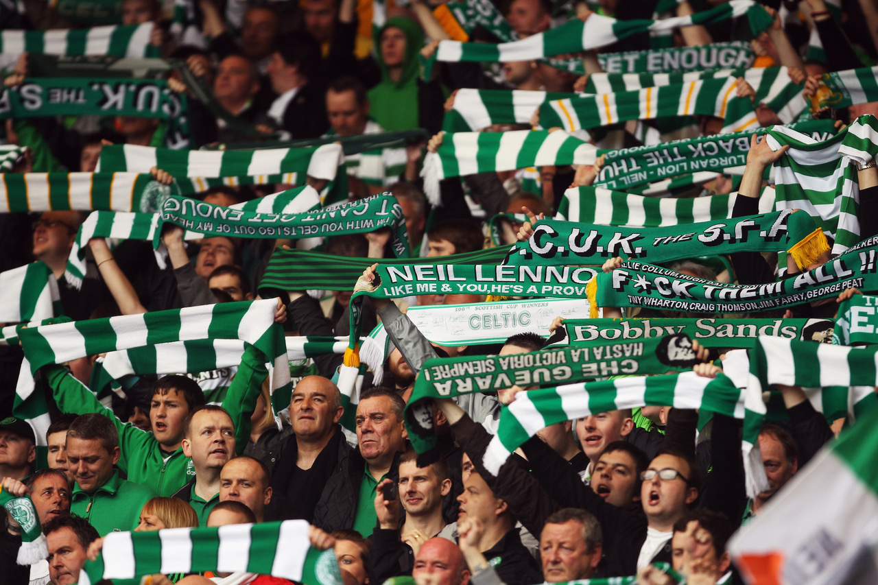Celtic fans sing YNWA 