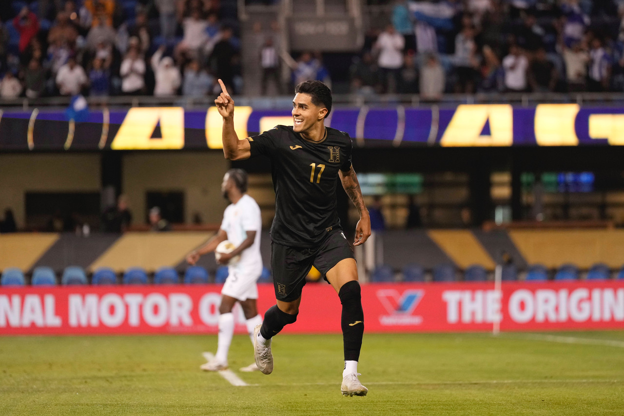 Luis Palma celebrates