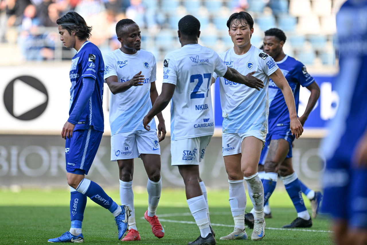 Hyeon-Gyu Oh (9) of Genk celebrates