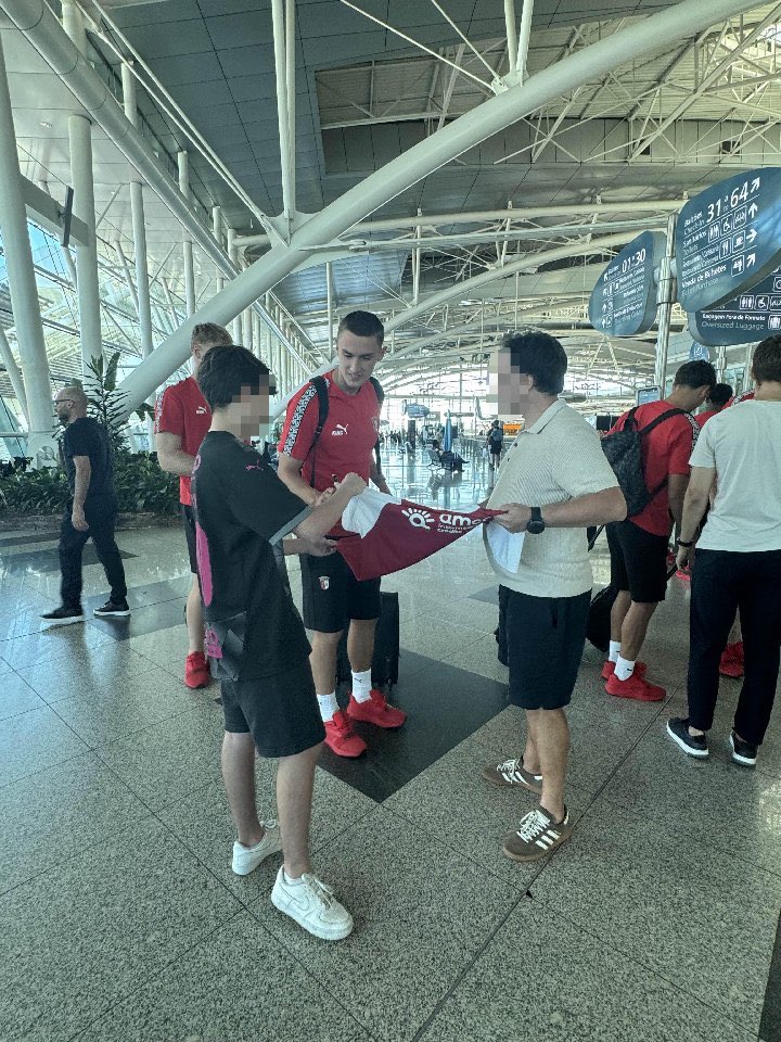 Braga fans, getting an autograph from the new transfer Gustaf Lagerbielke