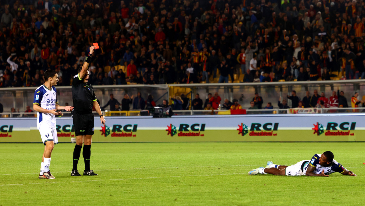 Maurizio Mariani of Verona shows the red card