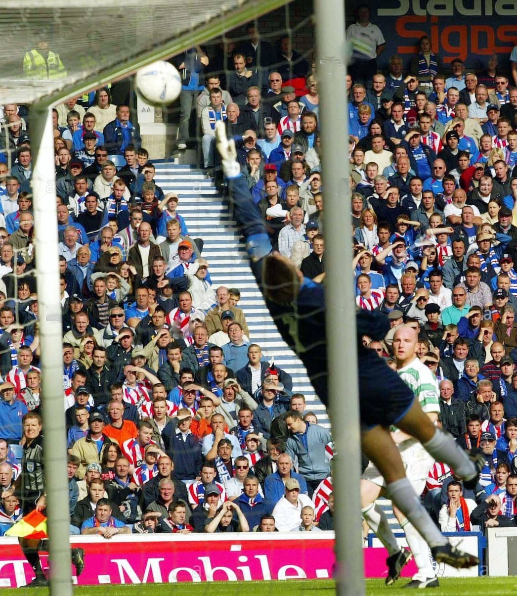 John Hartson scores the winner 