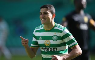 Mohamed Elyounoussi of Celtic celebrates