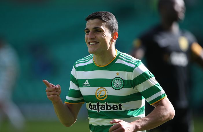 Mohamed Elyounoussi of Celtic celebrates