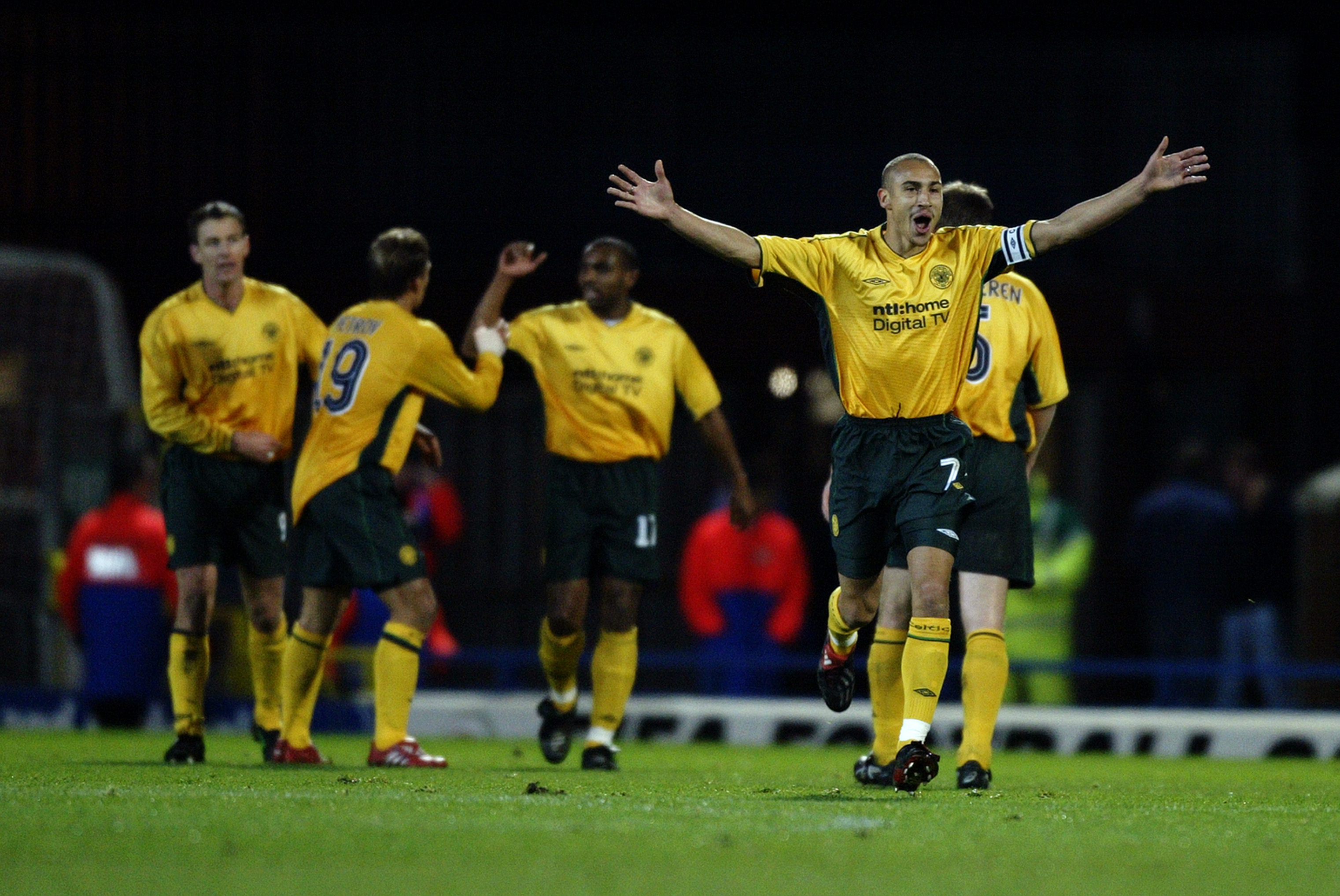 Henrik Larsson of Celtic celebrates