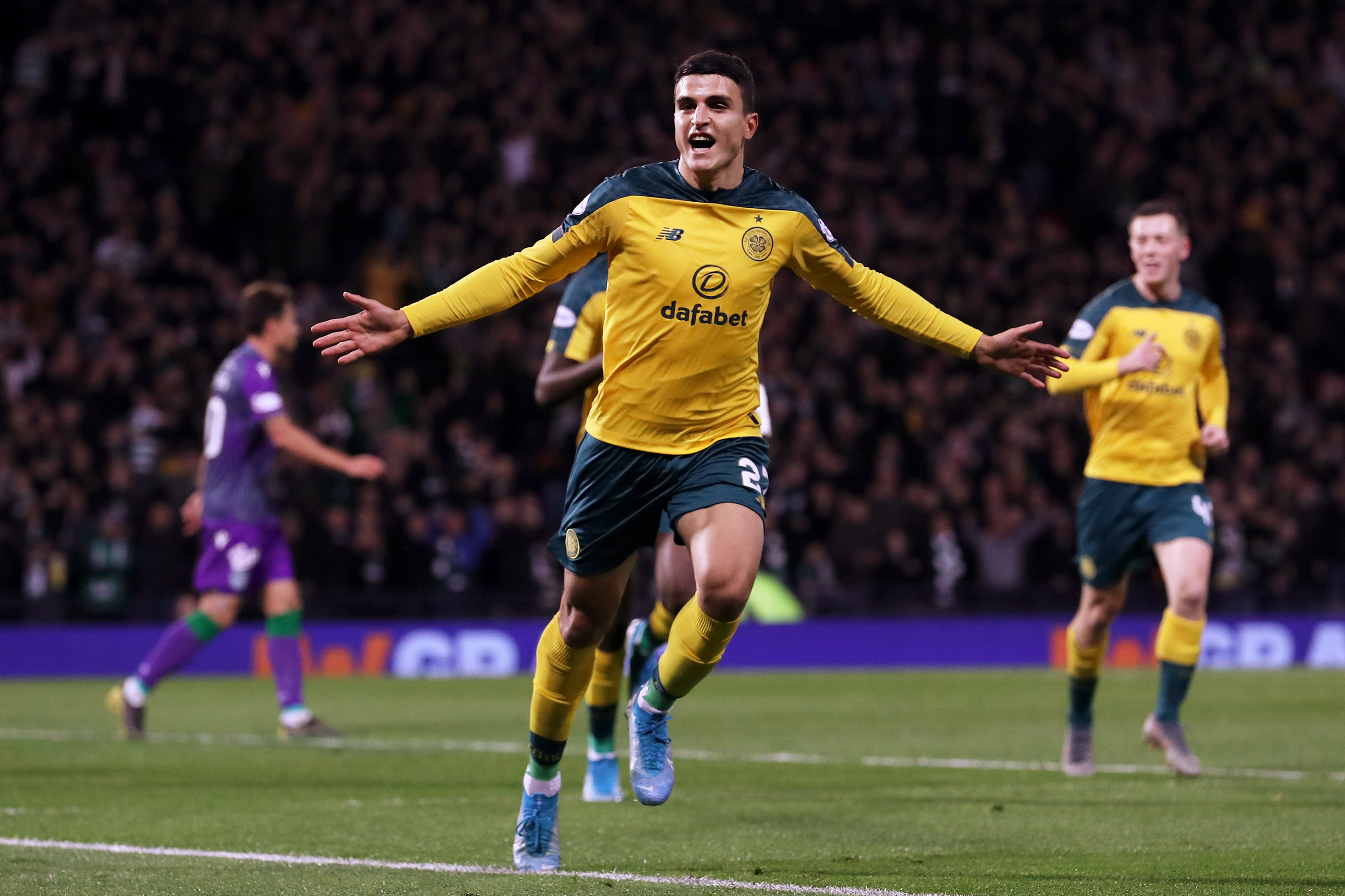 Mohamed Elyounoussi of Celtic FC celebrates 