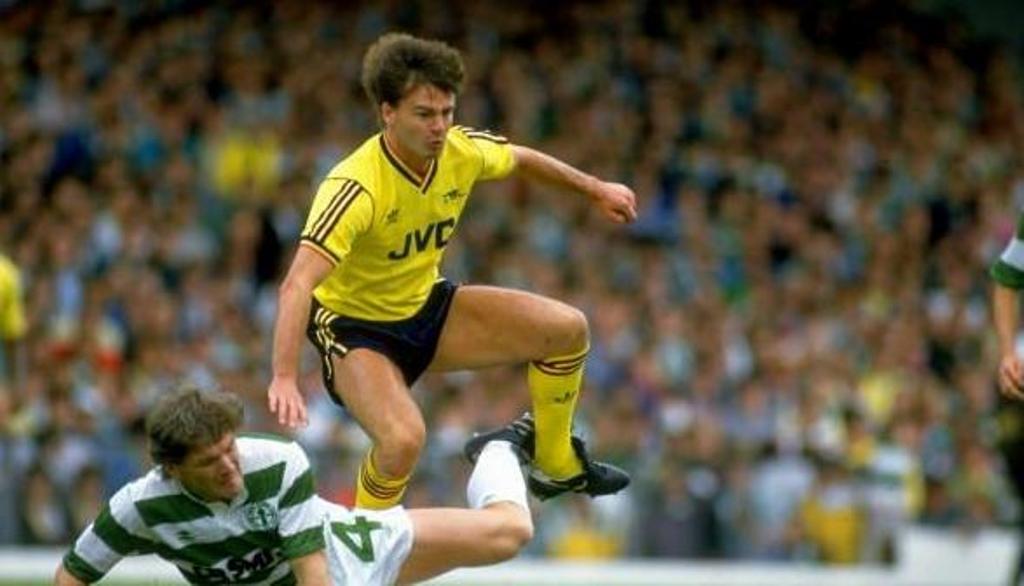 Charlie Nicholas in action against Celtic for Arsenal on 1 August 1987. 