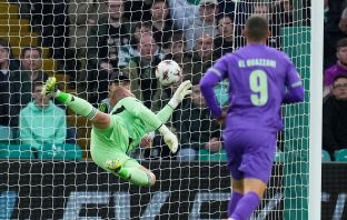 Kasper Schmeichel fails to stop a shot from distance