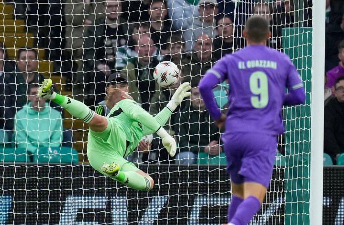 Kasper Schmeichel fails to stop a shot from distance