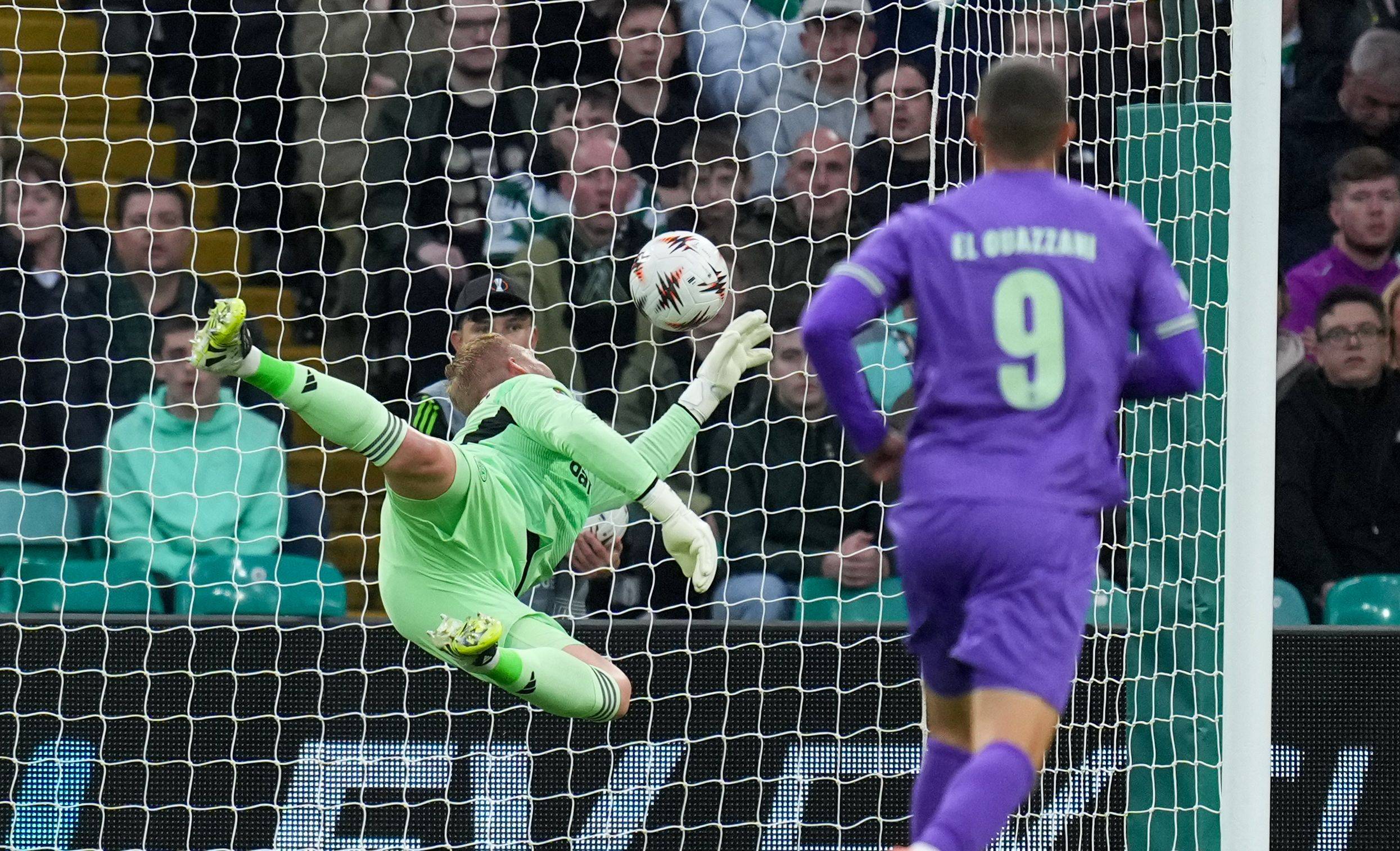 Kasper Schmeichel fails to stop a shot from distance