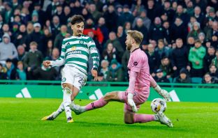 Sebastian Tounekti scores