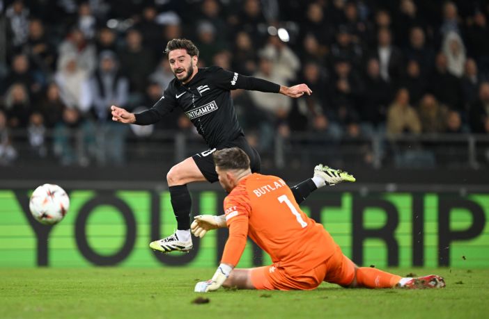Otar Kiteishvili of Sturm Graz scores