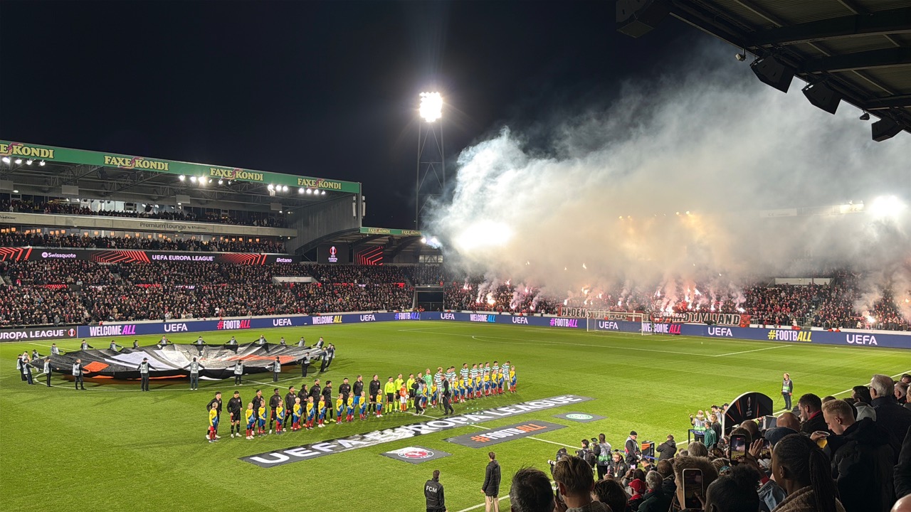 FC Midtjylland v Celtic- The teams line up