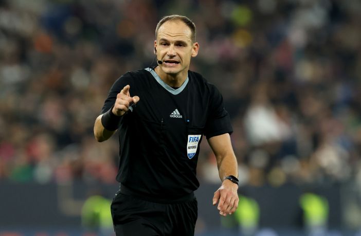 Referee Nenad Minakovic