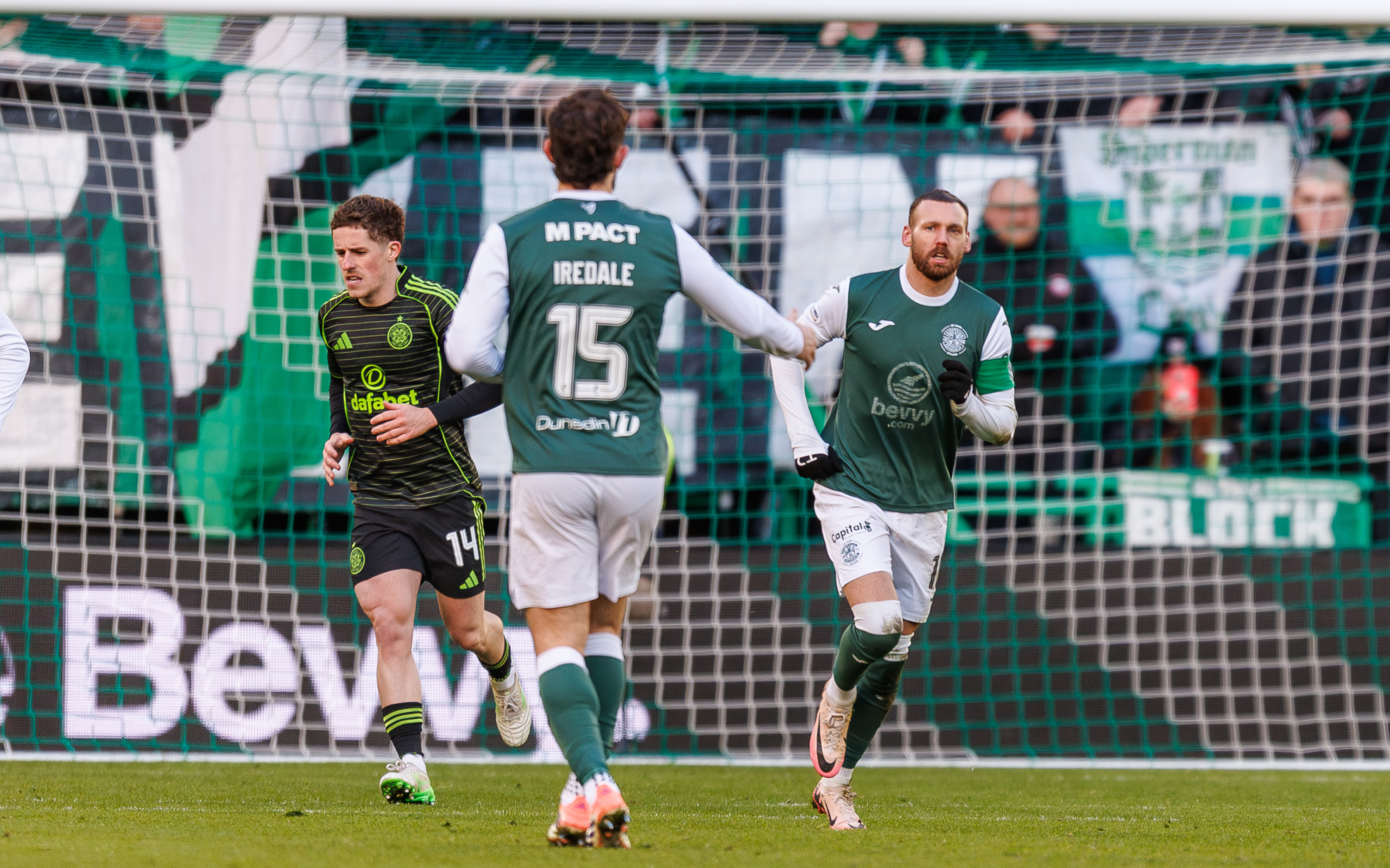 Martin Boyle scores