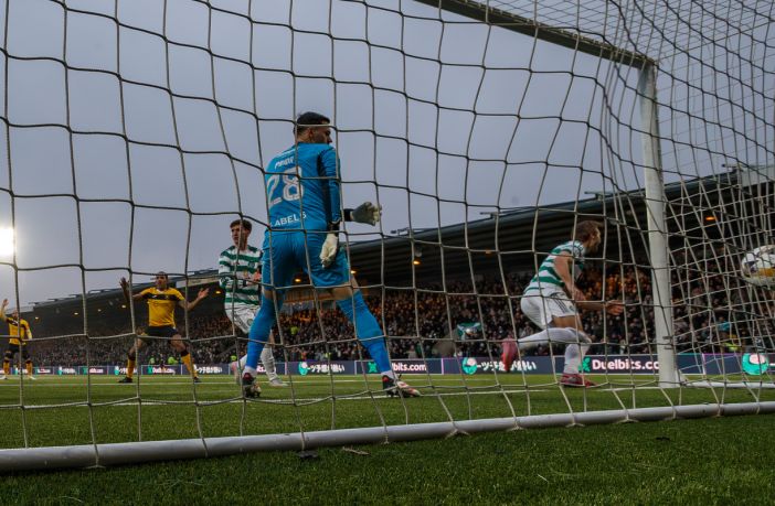 Yang Hyun-Jun of Celtic scores