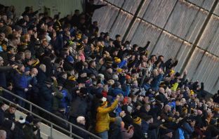 Auchinleck fans celebrate