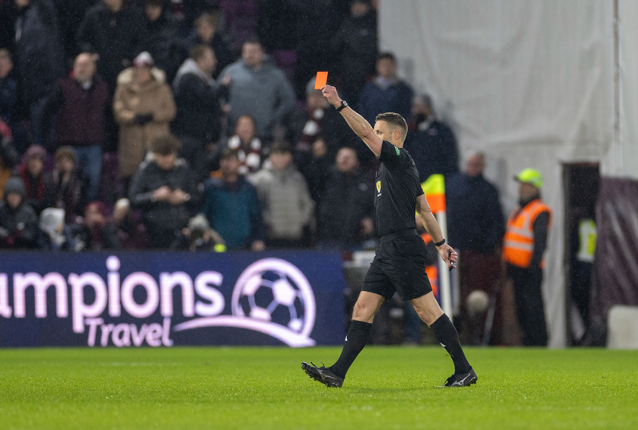 Referee Steven McLean shows Auston Trusty a red card after a VAR review. Hearts v Celtic, 25 January 2025. Photo Vagelis Georgariou.