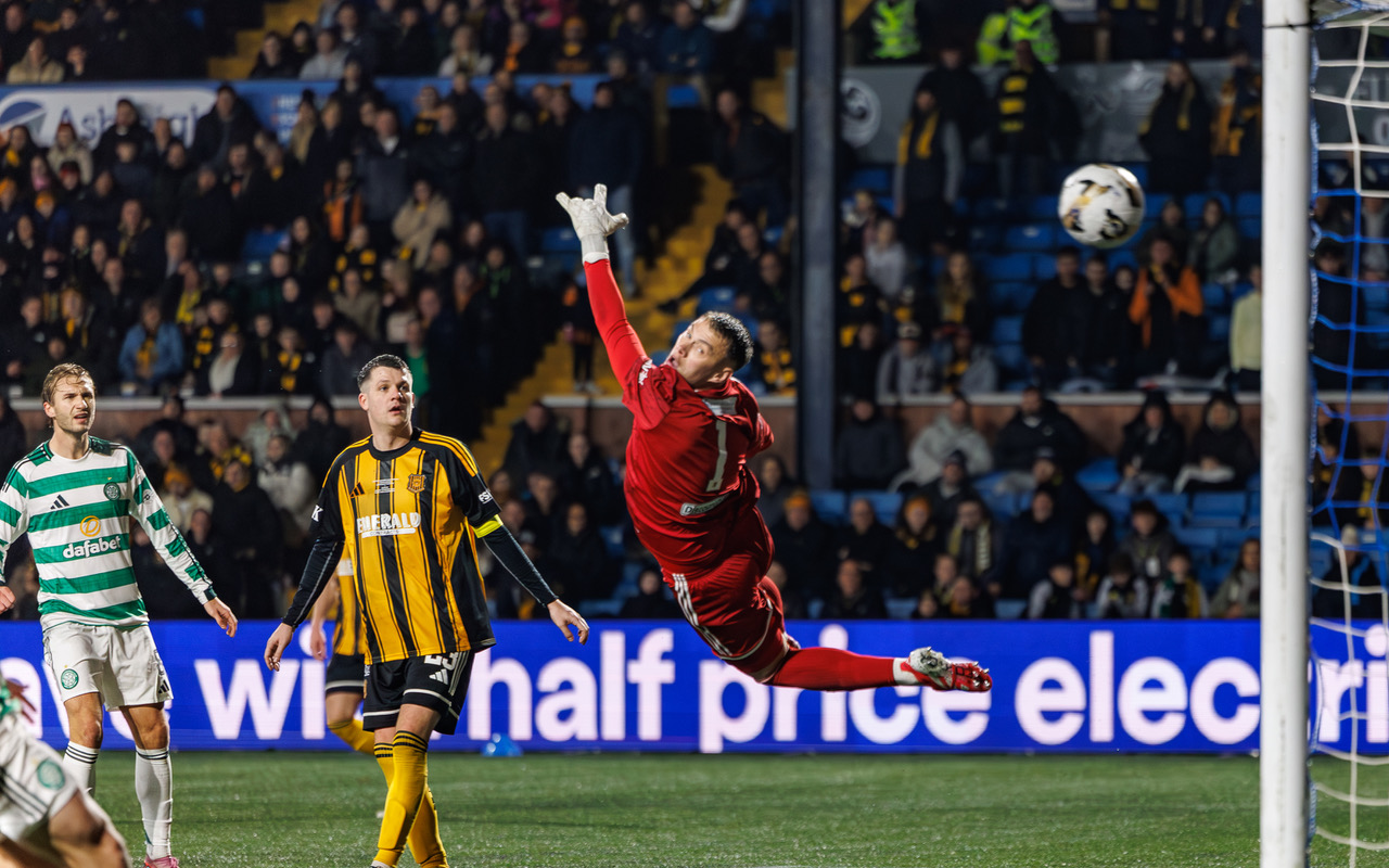 Sebastian Tounekti scores