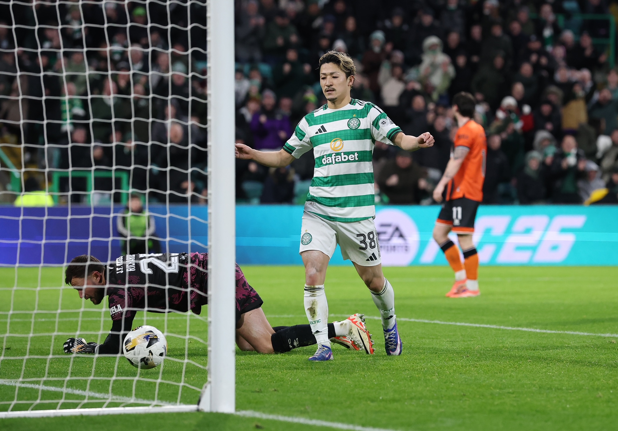 Daizen Maeda of Celtic scores