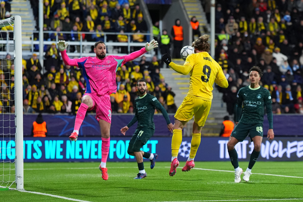 Kasper Hogh of Bodo/Glimt scores