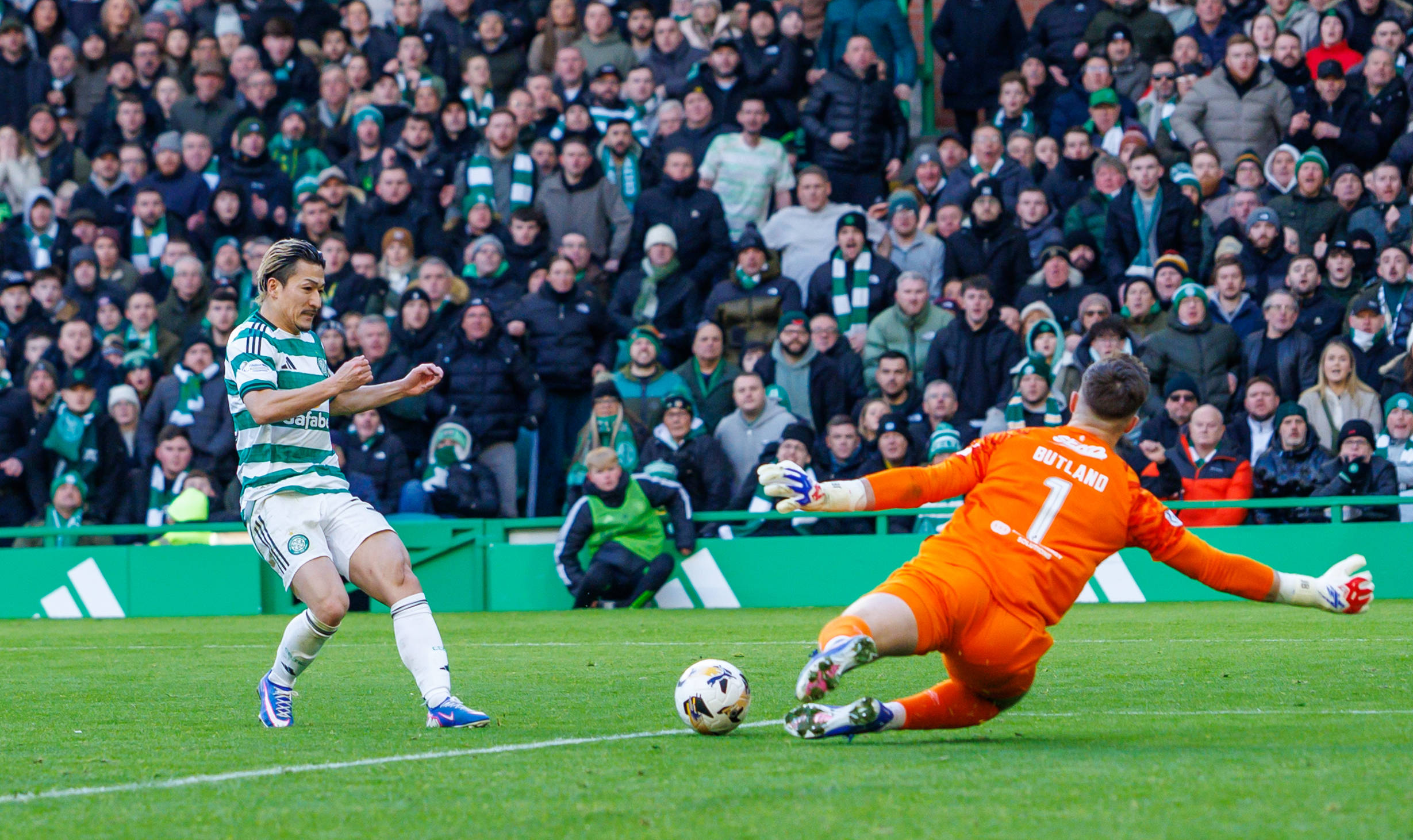 Butland saves from Daizen Maeda 