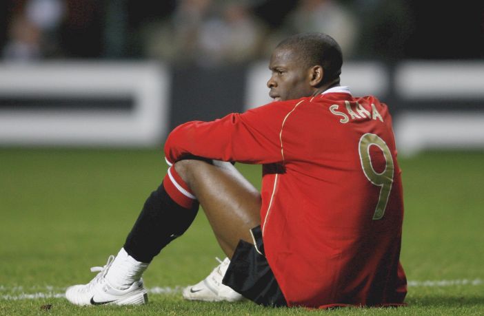 Louis Saha of Manchester United looks dejected