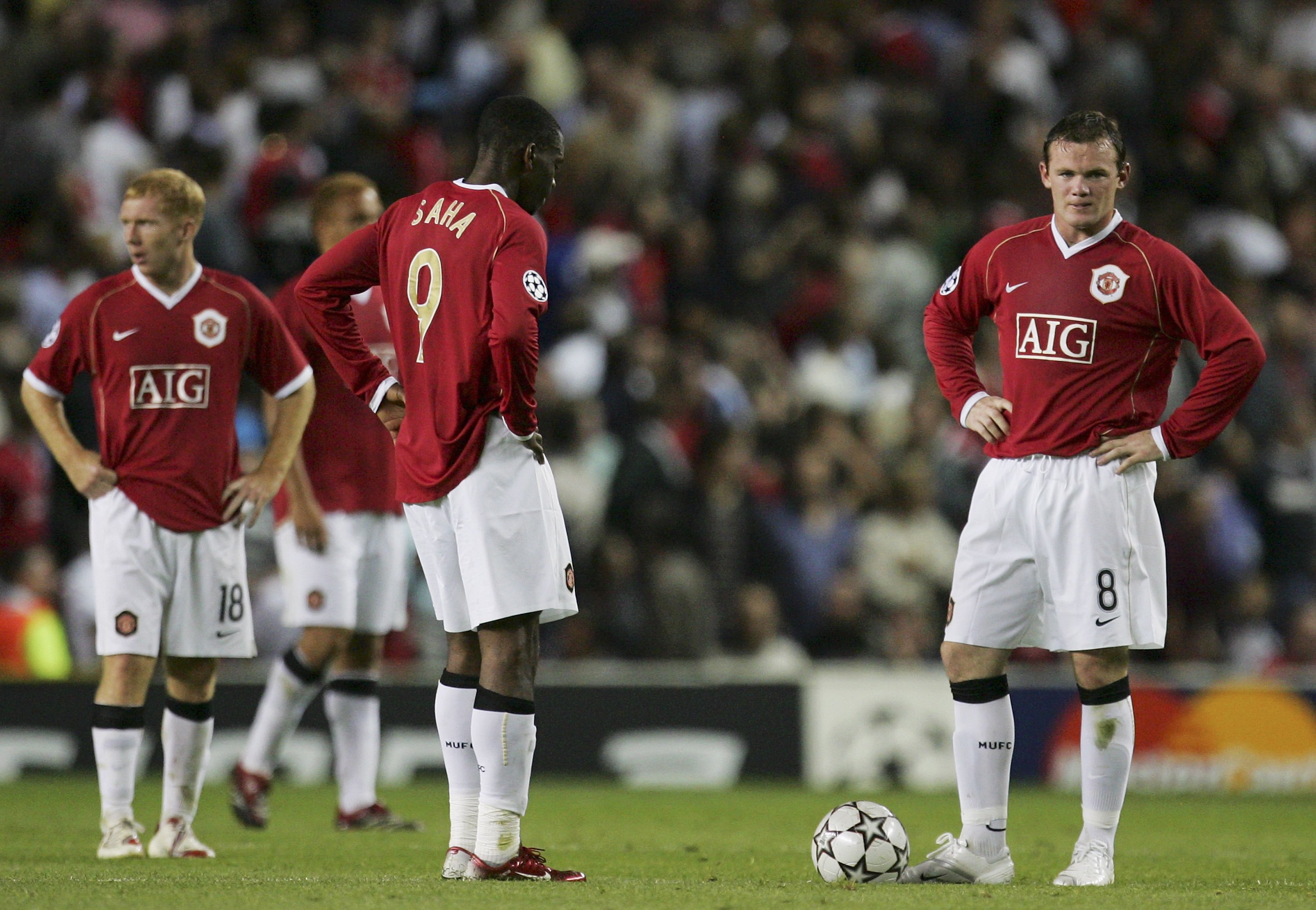 Wayne Rooney and Louis Saha of Manchester United look dejected