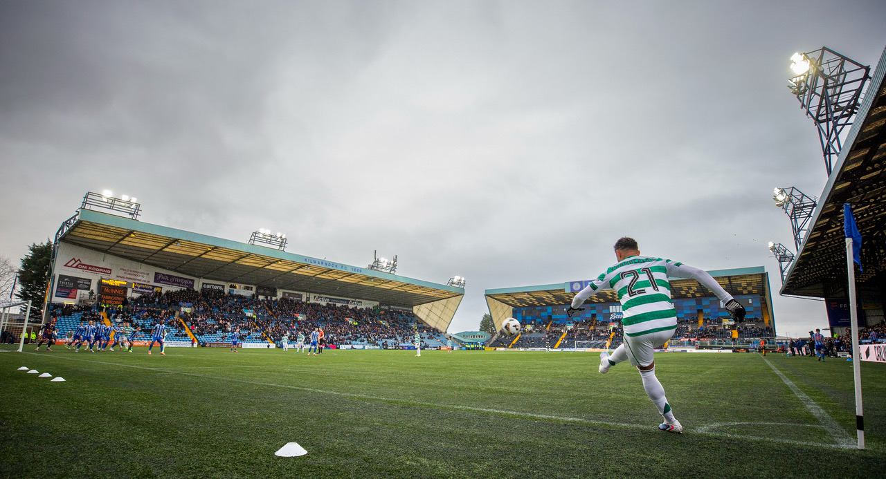Alex Oxlade Chamberlain takes a corner at Rugby Park.