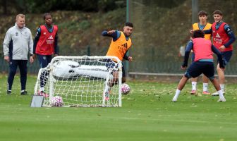 Alex Oxlade-Chamberlain attends a training session of Arsenal FC