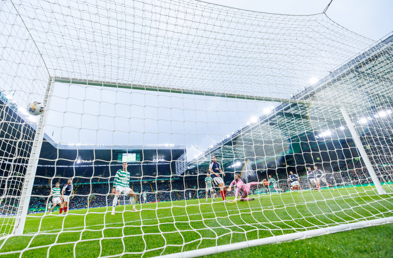 Benjamin Nygren makes it 2-0 to Celtic