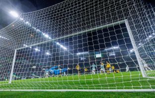 Alex Oxlade-Chamberlain's goal to make it 2-1 to Celtic.