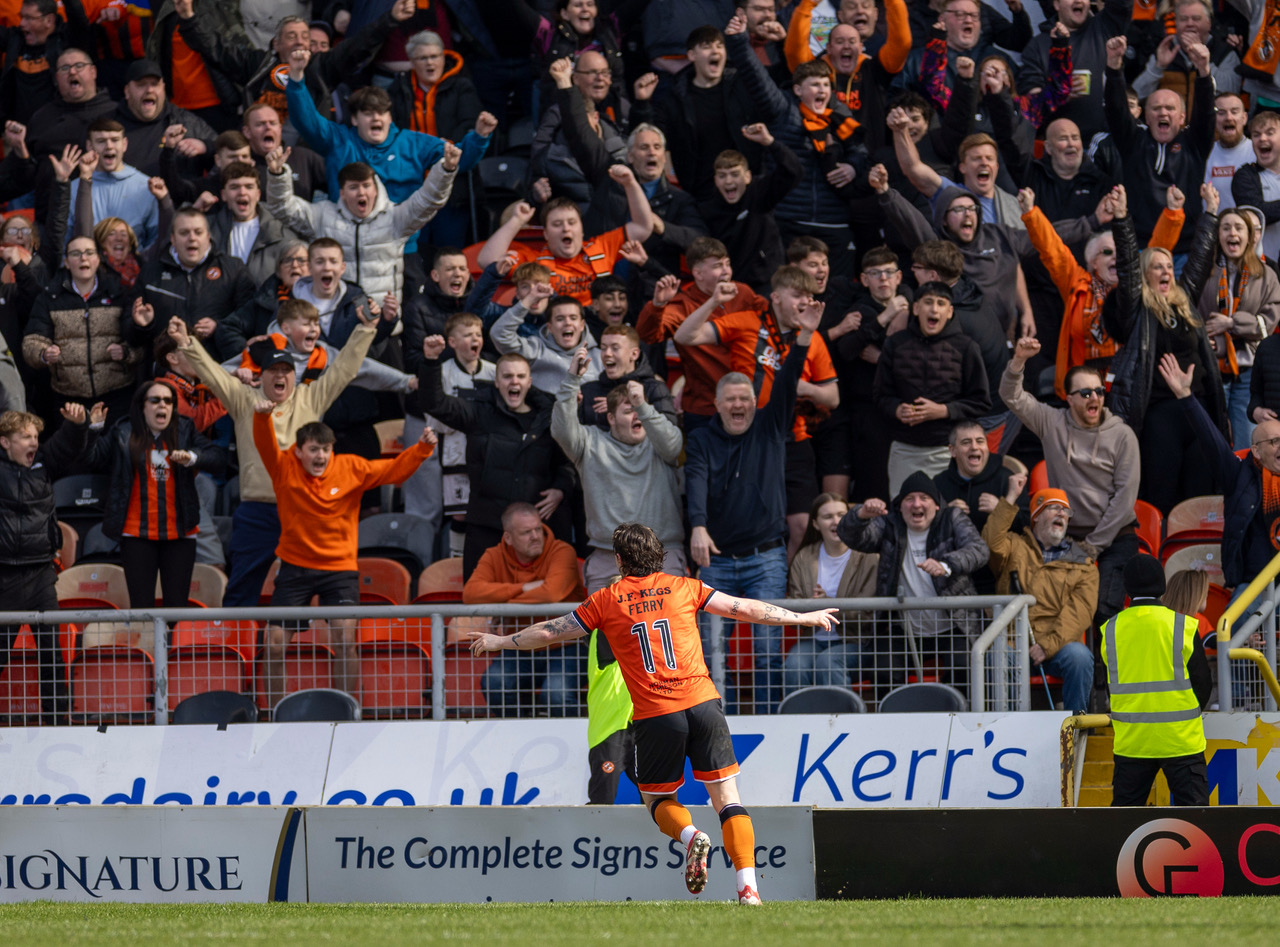 United celebrations at Tannadice