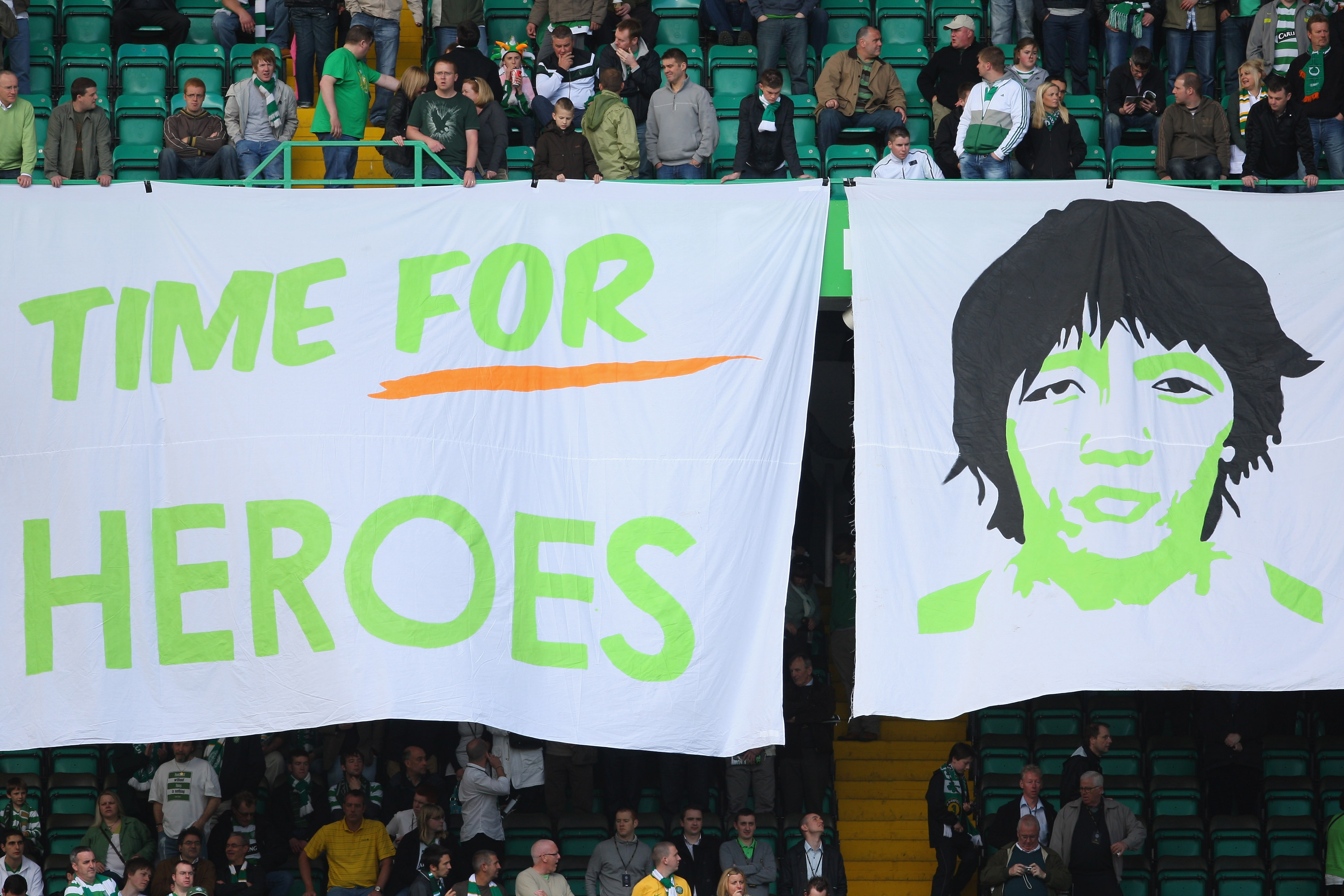 Banners are unfolded for Shunsuke Nakamura 
