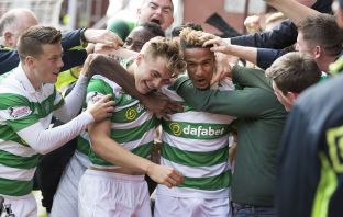 Scott Sinclair of Celtic celebrates