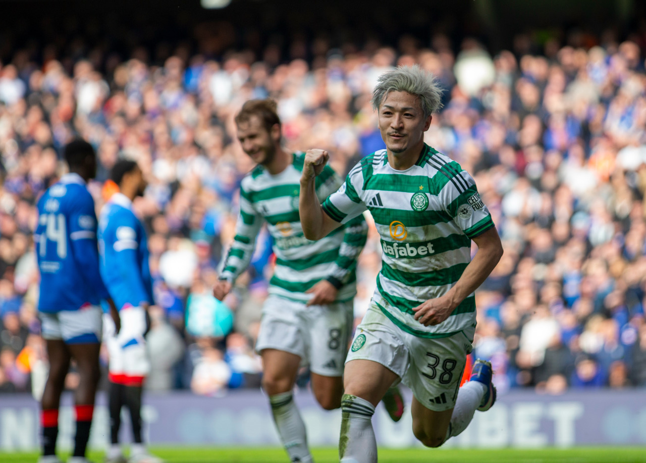 Daizen Maeda celebrates as Benjamin chases